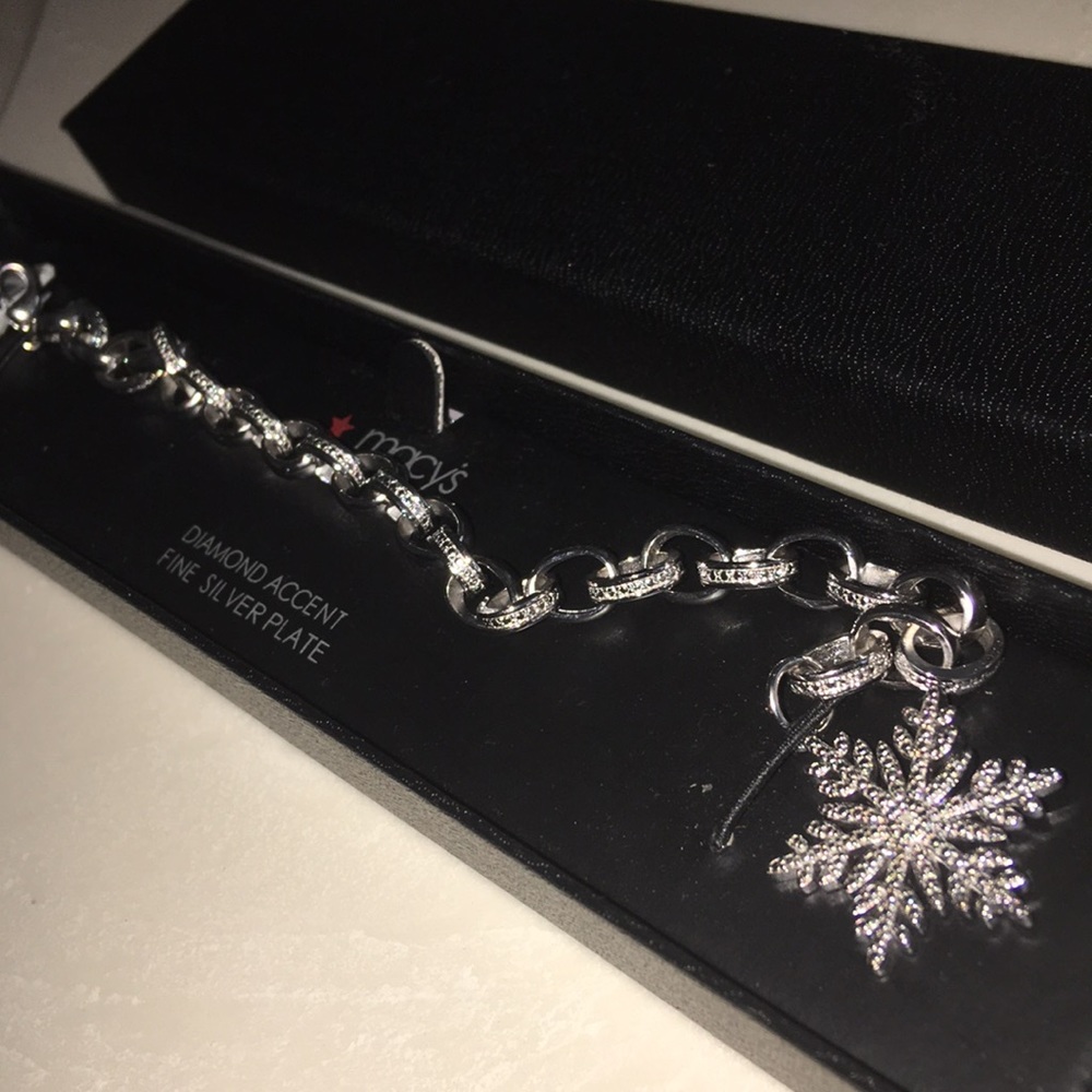 Last Chance. ❄️Diamond Accent Bracelet❄️